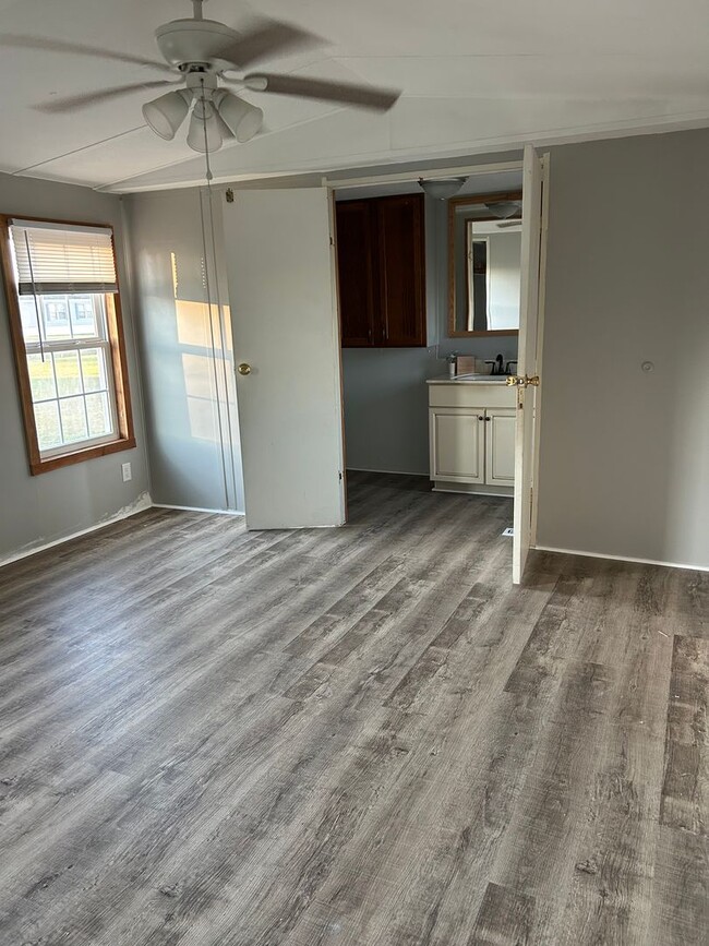 Building Photo - Must See! 3 BR, 2 BA in Pikeville school d...