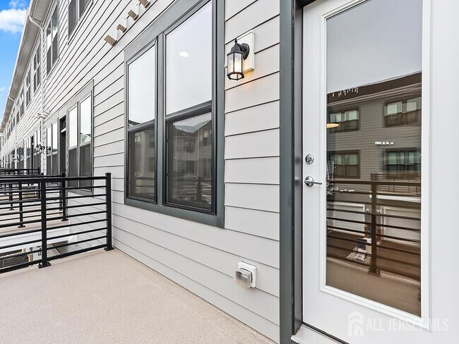 Building Photo - 715 Parker Blvd