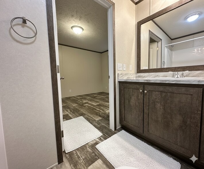 Building Photo - 26 Bing St N