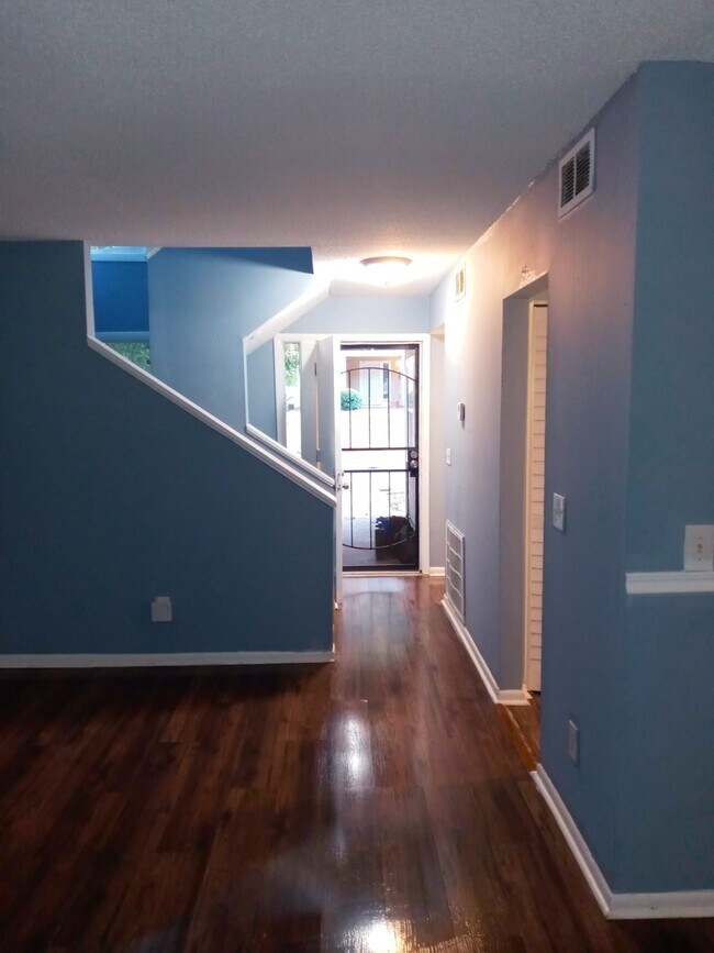 Building Photo - 3381 Columbia Trce
