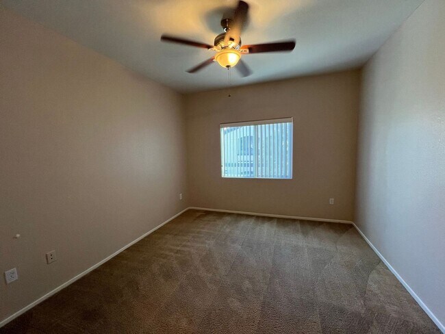 Building Photo - Henderson - 2 bedroom condo