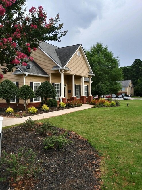 Salem Chase Office - Salem Chase Apartments
