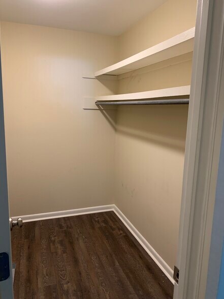 Building Photo - 2601 Hillsboro Pike