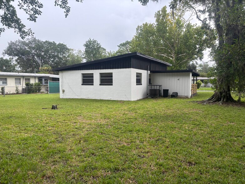 Building Photo - 1728 Le Bois Dr