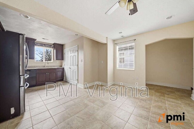 Building Photo - 324 W 36th St