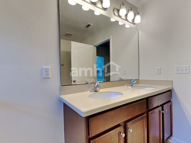 Building Photo - 603 Glendale Ln