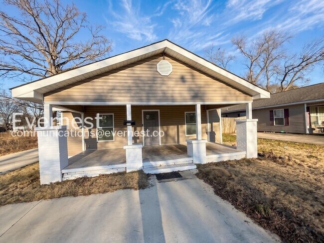 Building Photo - 4329 Pulaski St