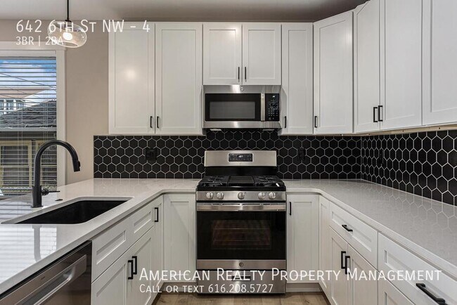 Building Photo - 642 6th St NW