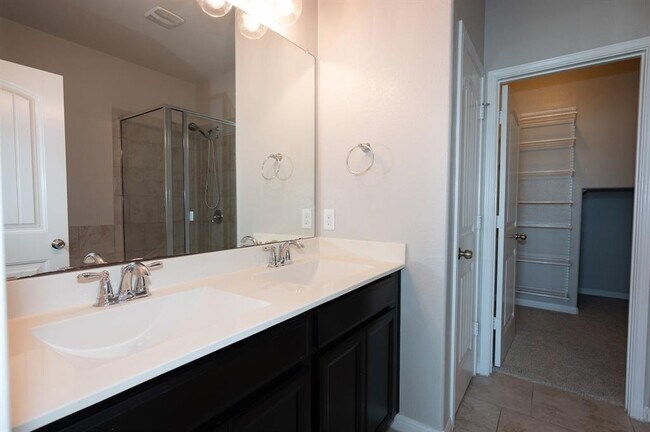 Building Photo - 415 Epiphany Ln