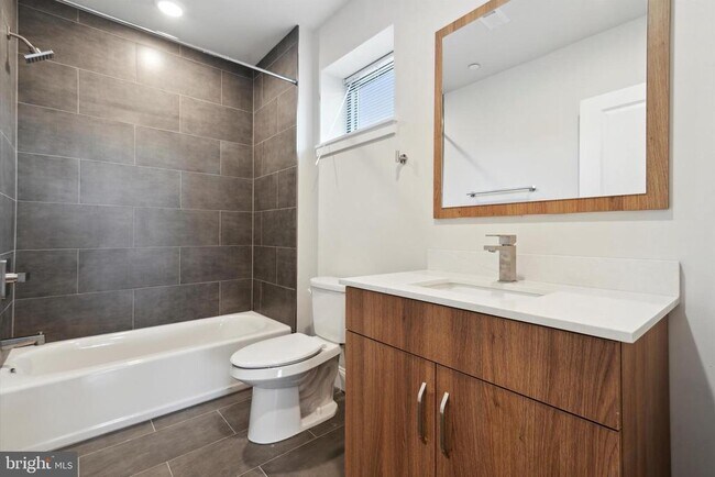 Building Photo - 2157 E Lehigh Ave