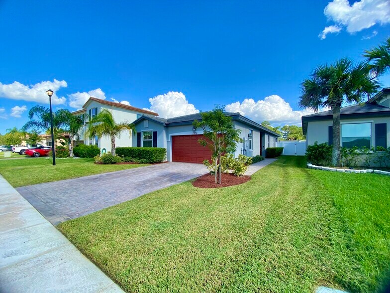 Building Photo - 7879 NW Greenbank Cir