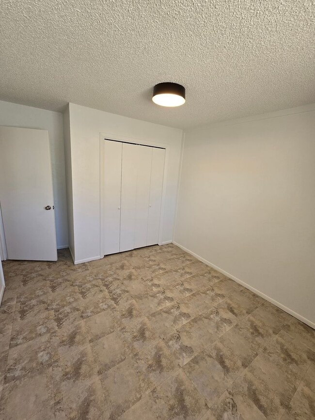 Building Photo - Alvarado