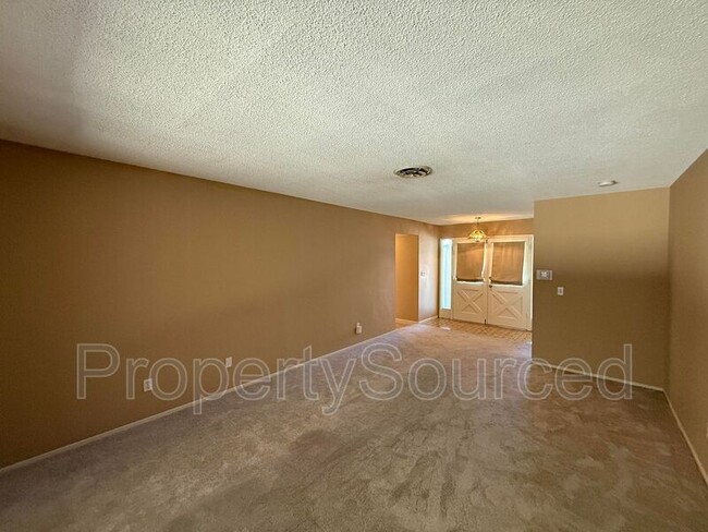 Building Photo - 320 E Granada Way