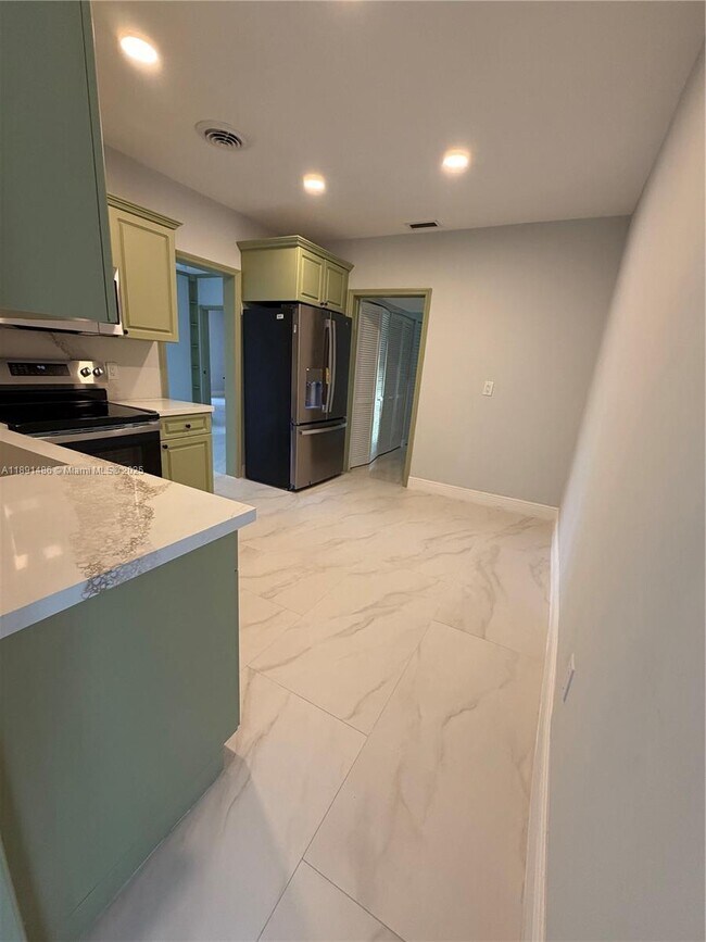 Building Photo - 2120 SW 84th Ave