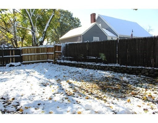 Building Photo - 211 Elm St