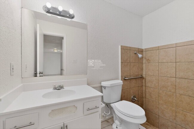 Building Photo - 6808 Trail Lake Dr