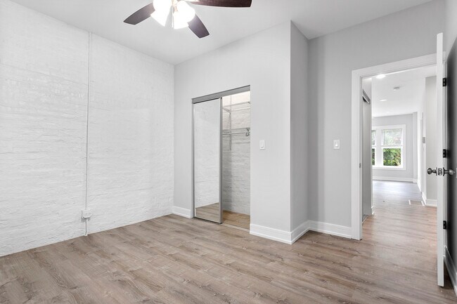 Building Photo - 6104 N Winthrop Ave