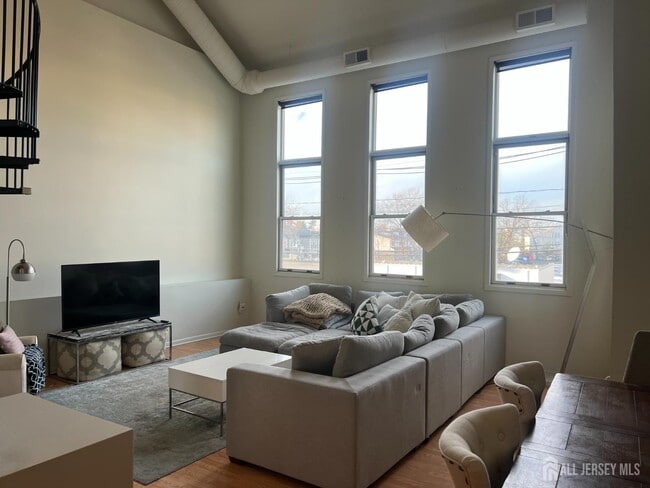 Building Photo - 9/11 New St