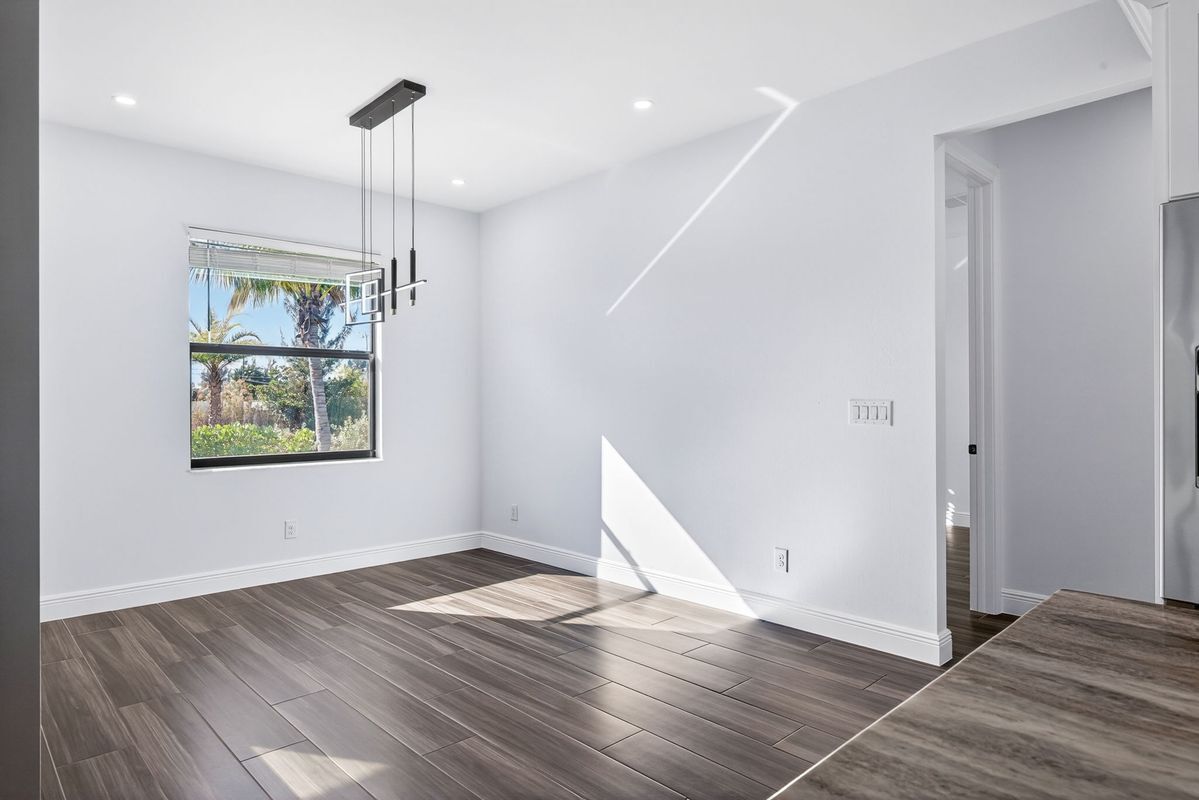 Building Photo - 332 SW 26th St