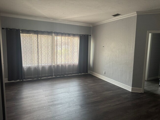 Building Photo - Large Executive Gated Carrollwood Townhome