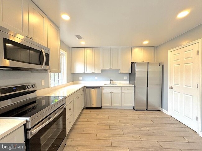Building Photo - 9819 Hagel Cir