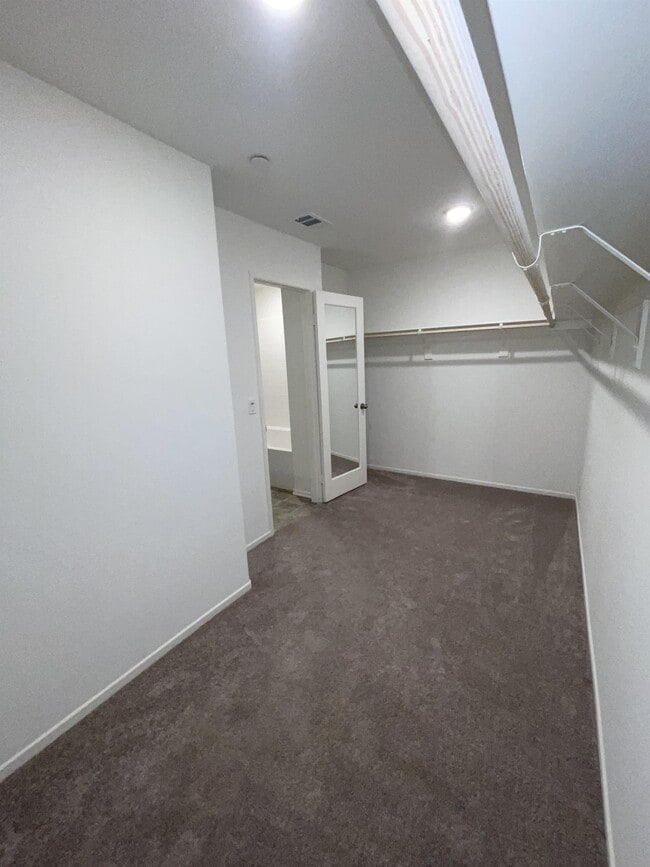 Building Photo - 896 Tierra Dr