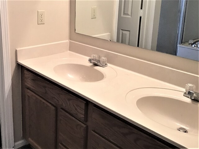 Building Photo - 1131 Clark Dr