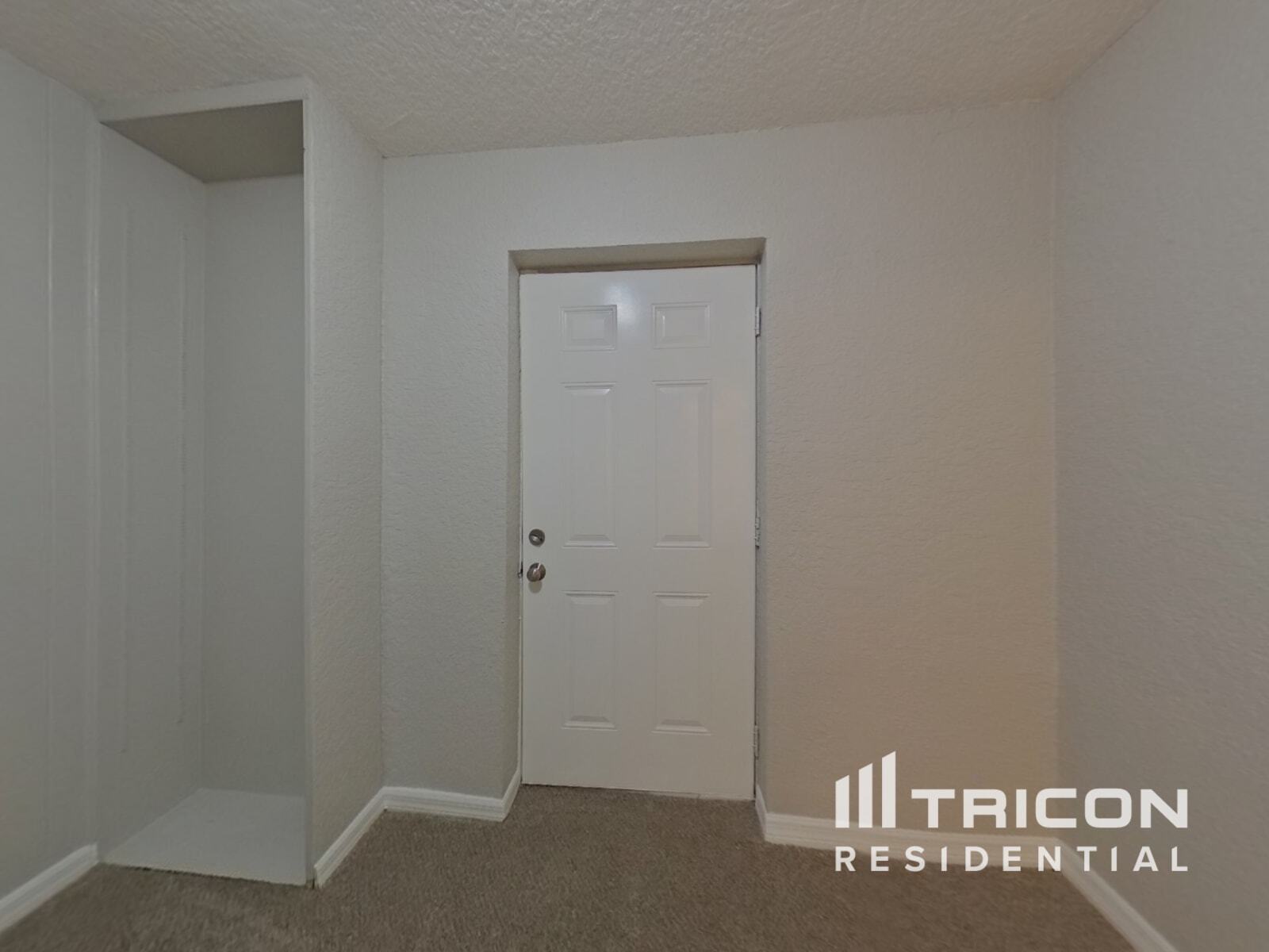 Building Photo - 4011 Palm Dr