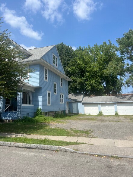 Building Photo - 6 Hinsdale St