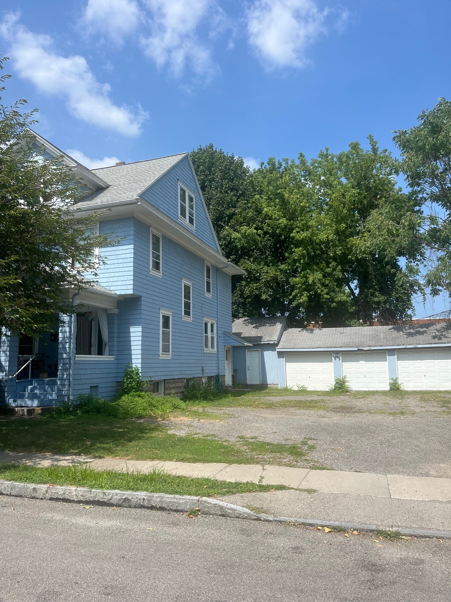 Building Photo - 6 Hinsdale St