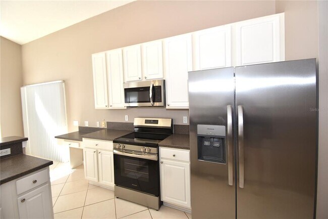 Building Photo - 11 Deerfield Ct