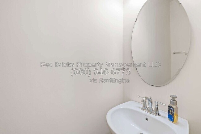 Building Photo - 2306 Rachelwood Dr