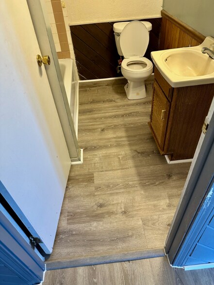 Building Photo - 102 S Main St