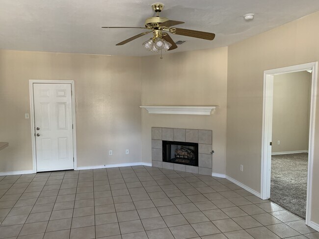 Building Photo - 612 Townplace Dr