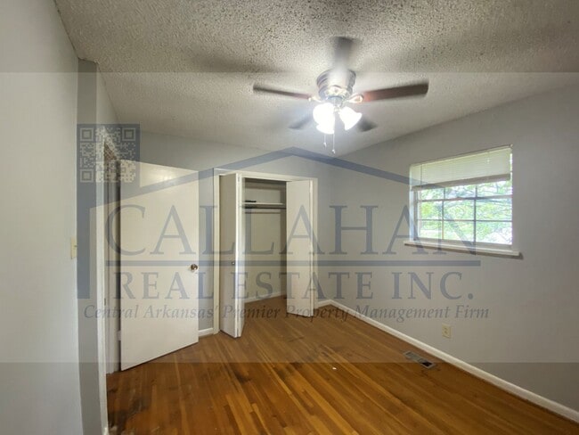 Building Photo - Duplex in NLR-Free Rent