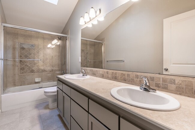 Building Photo - 2bd/2.5ba Seattle Townhome
