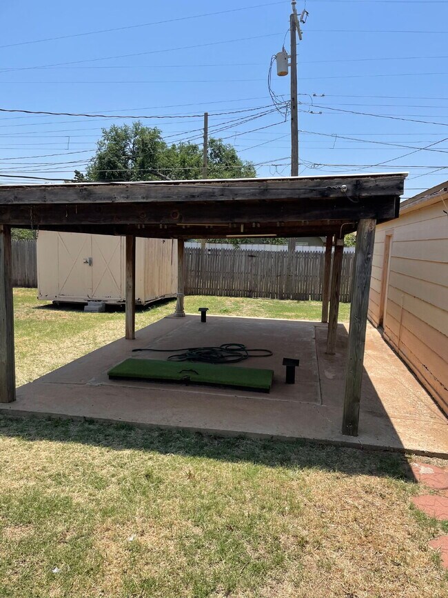 Building Photo - 2/2/1 In a quiet neighborhood - 6 to 9 mon...