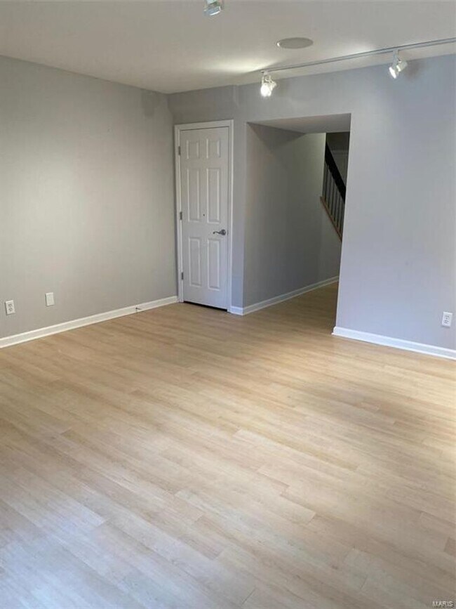 Building Photo - 869 Forest Trace Dr