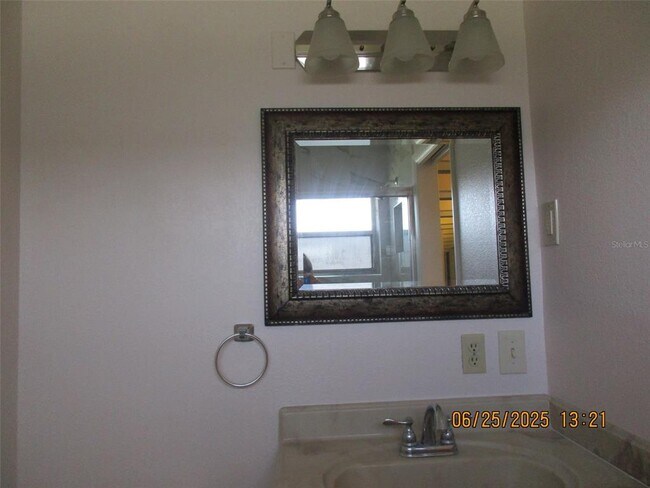 Building Photo - 154 Tulip Way