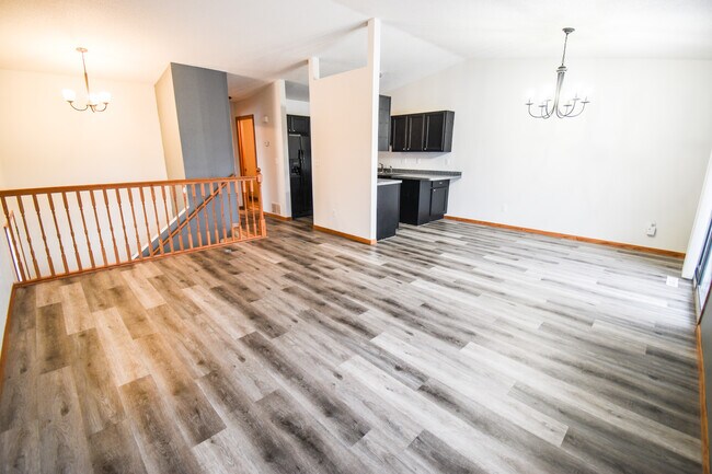 Building Photo - 2505 Amber Valley Ct S