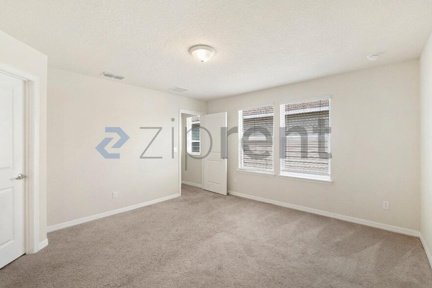 Building Photo - Unit