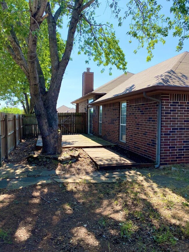 Building Photo - 631 Stoneridge Dr