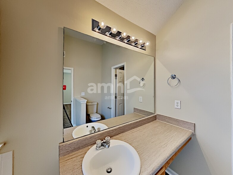 Building Photo - 104 Bellington Dr