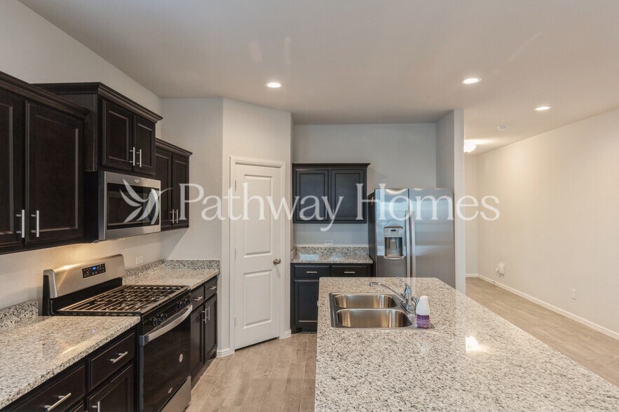 Building Photo - 9732 New Bern Dr