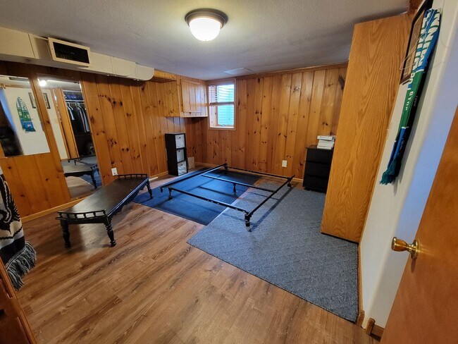 Building Photo - 3bd/2ba Mpls House with Optional 3rd Bd & ...