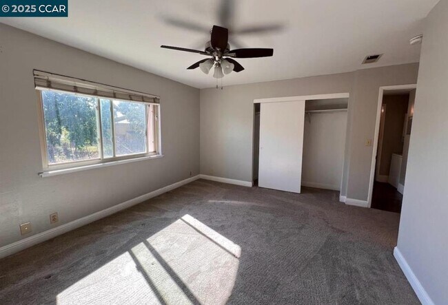 Building Photo - 1093 Mohr Ln