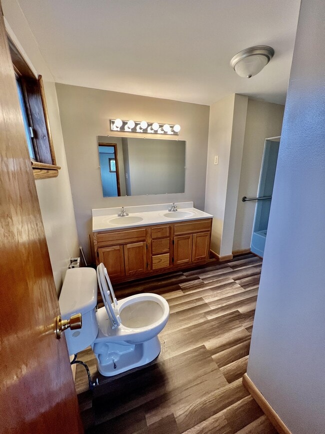 Building Photo - 516 Kensington Ave