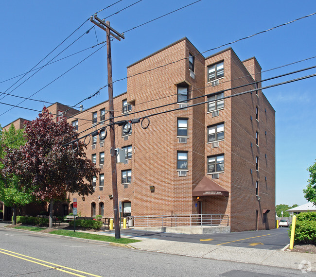 Building Photo - Carucci Apartments