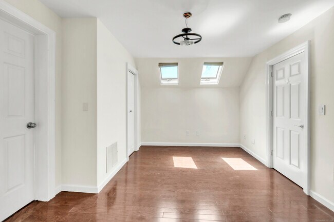 Building Photo - 83 Beaumont St
