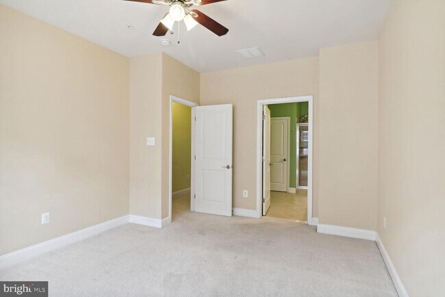Building Photo - 11 Gardenside Pl